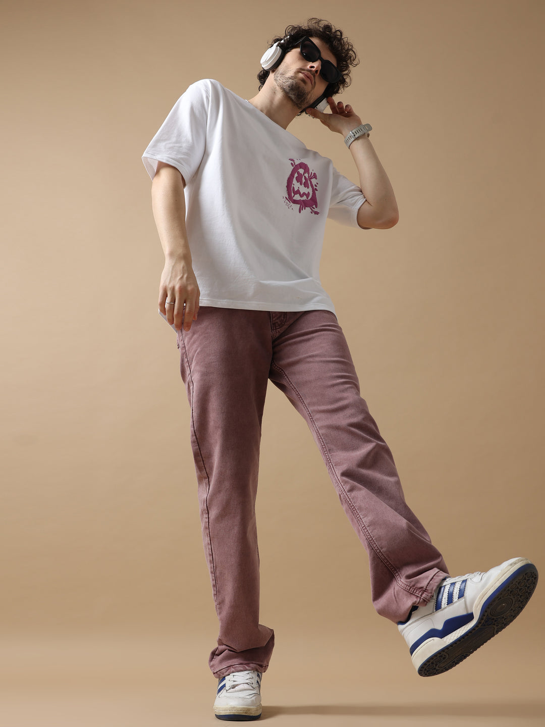 WHITE GRAFFITI SMILEY OVERSIZED T-SHIRT