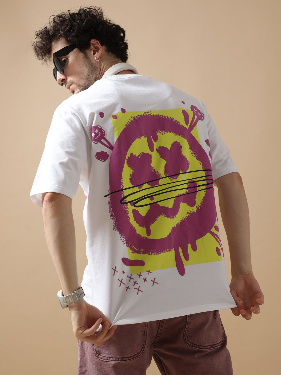 WHITE GRAFFITI SMILEY OVERSIZED T-SHIRT