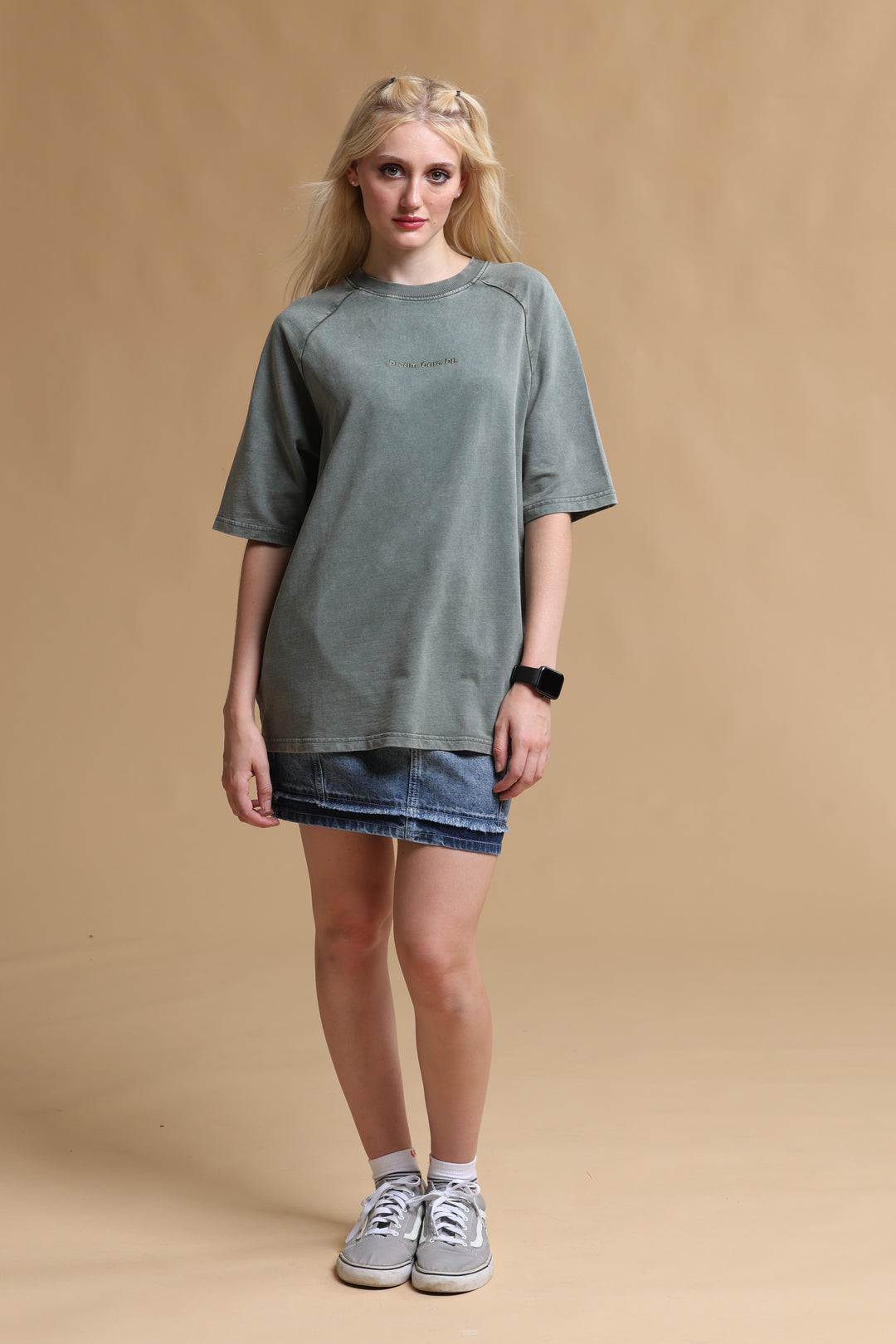 OLIVE ACID WASH OVERSIZED WOMEN'S T-SHIRT