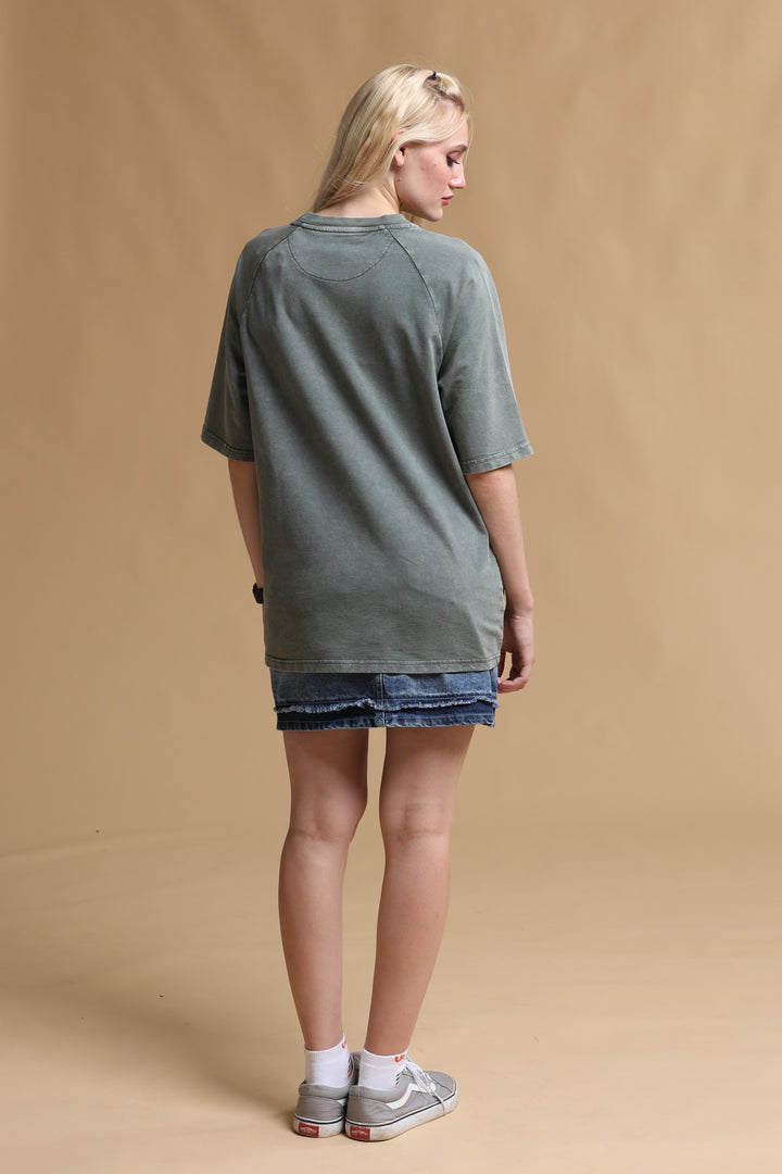 OLIVE ACID WASH OVERSIZED WOMEN'S T-SHIRT