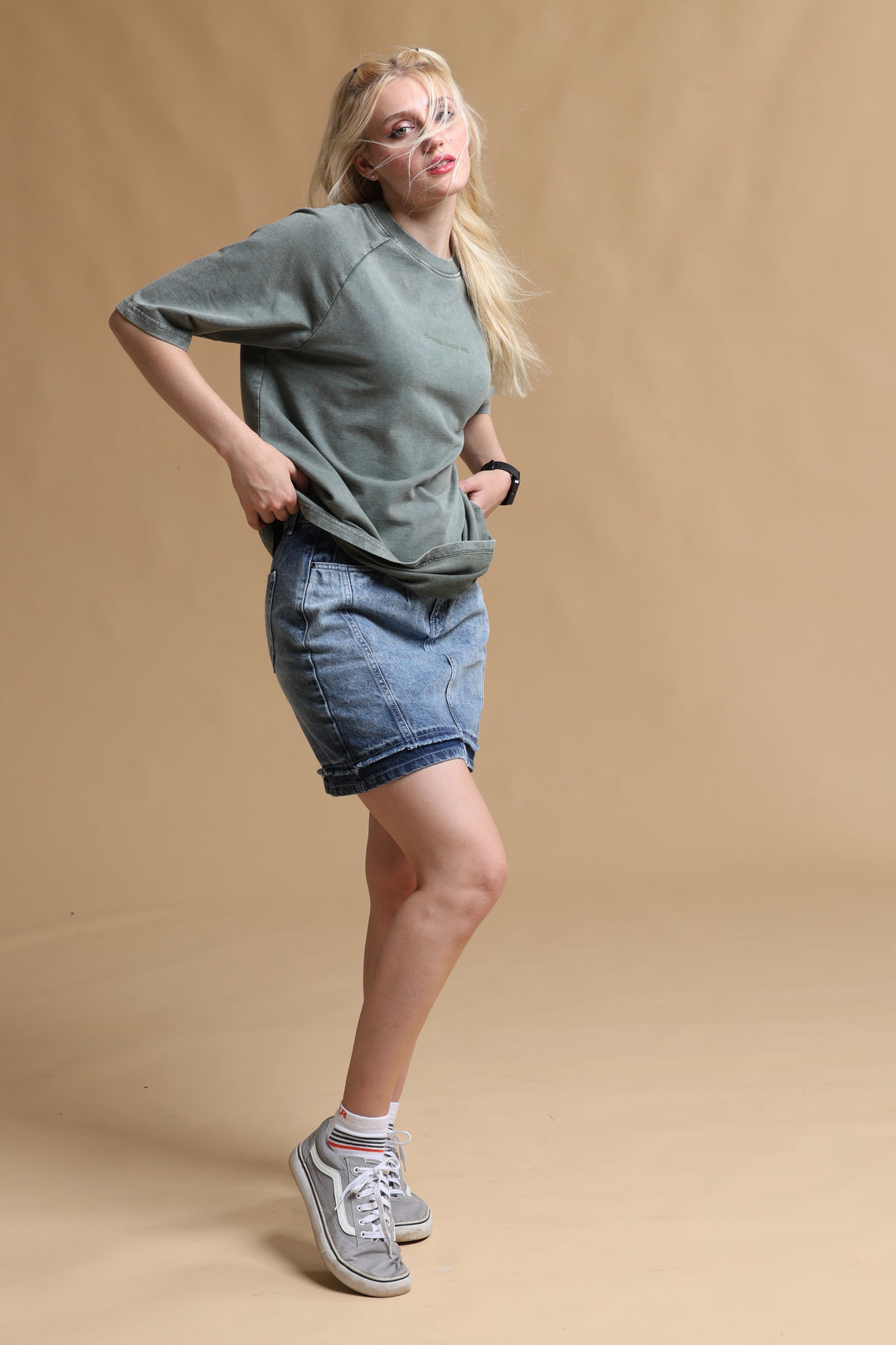 OLIVE ACID WASH OVERSIZED WOMEN'S T-SHIRT