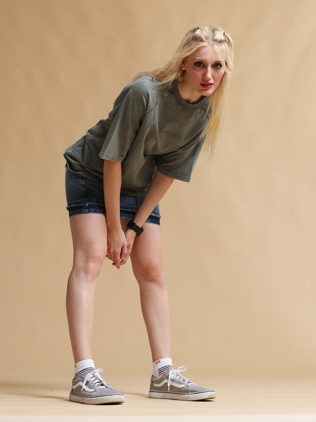 OLIVE ACID WASH OVERSIZED WOMEN'S T-SHIRT