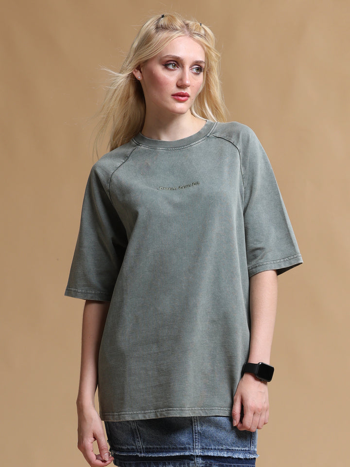 OLIVE ACID WASH OVERSIZED WOMEN'S T-SHIRT