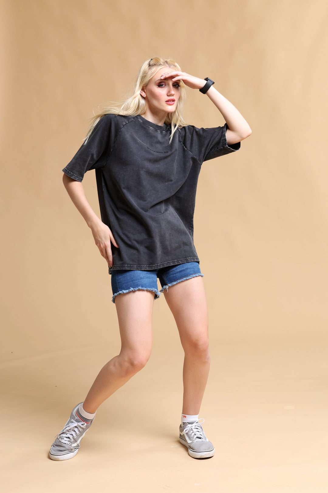 BLACK ACID WASH OVERSIZED WOMEN'S T-SHIRT