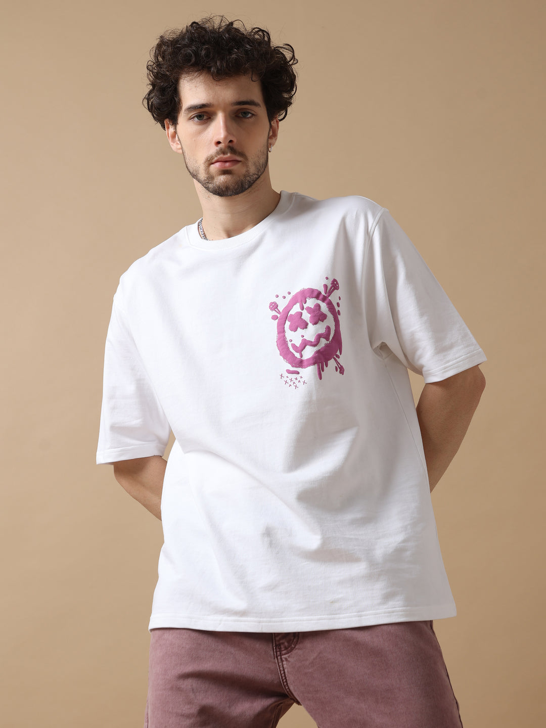 WHITE GRAFFITI SMILEY OVERSIZED T-SHIRT